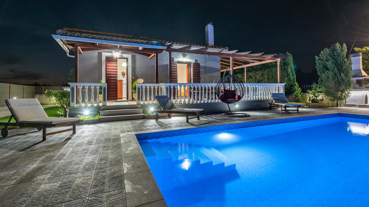 Pothos Villas Sarakinadhon Exterior photo